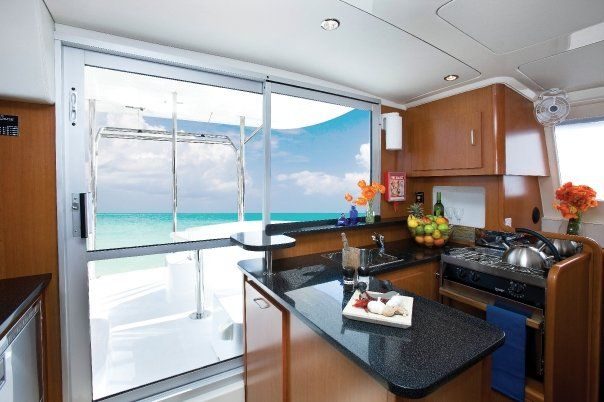 Miami boat rent: 38' catamaran with kitchen