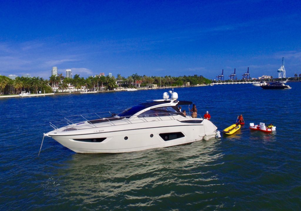 Yacht charter in Miami 