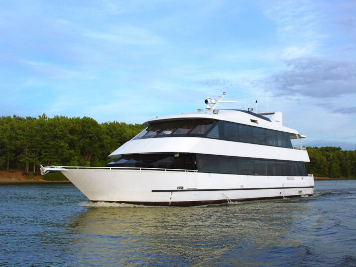 Rent a yacht in Miami for a large boat party 