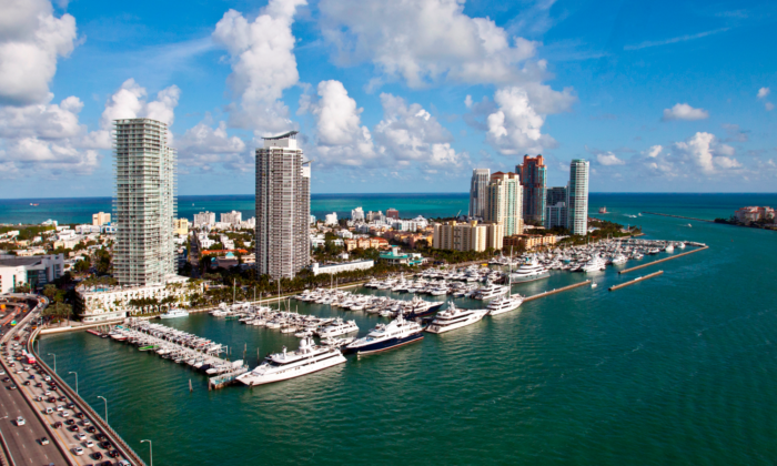 Rent a boat and discover the best boating spots in Miami